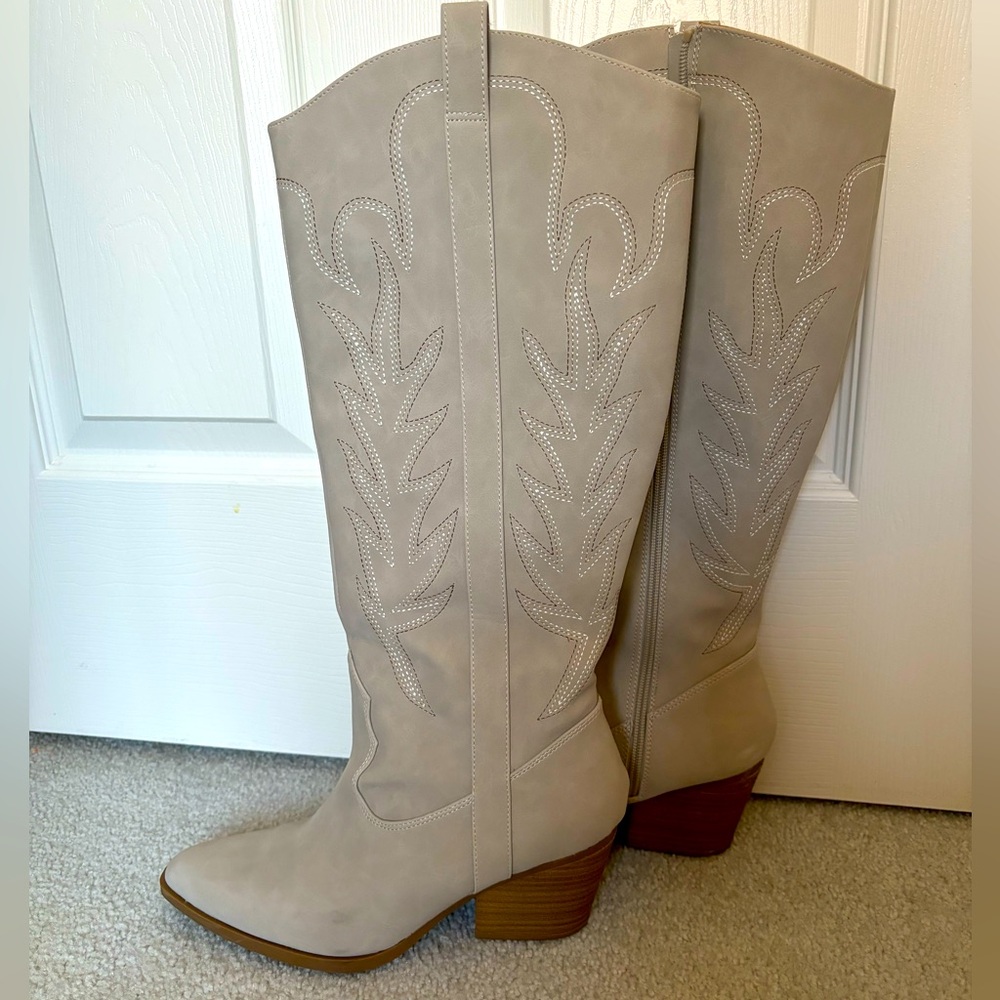 LC Lauren Conrad Beige Heeled Boots